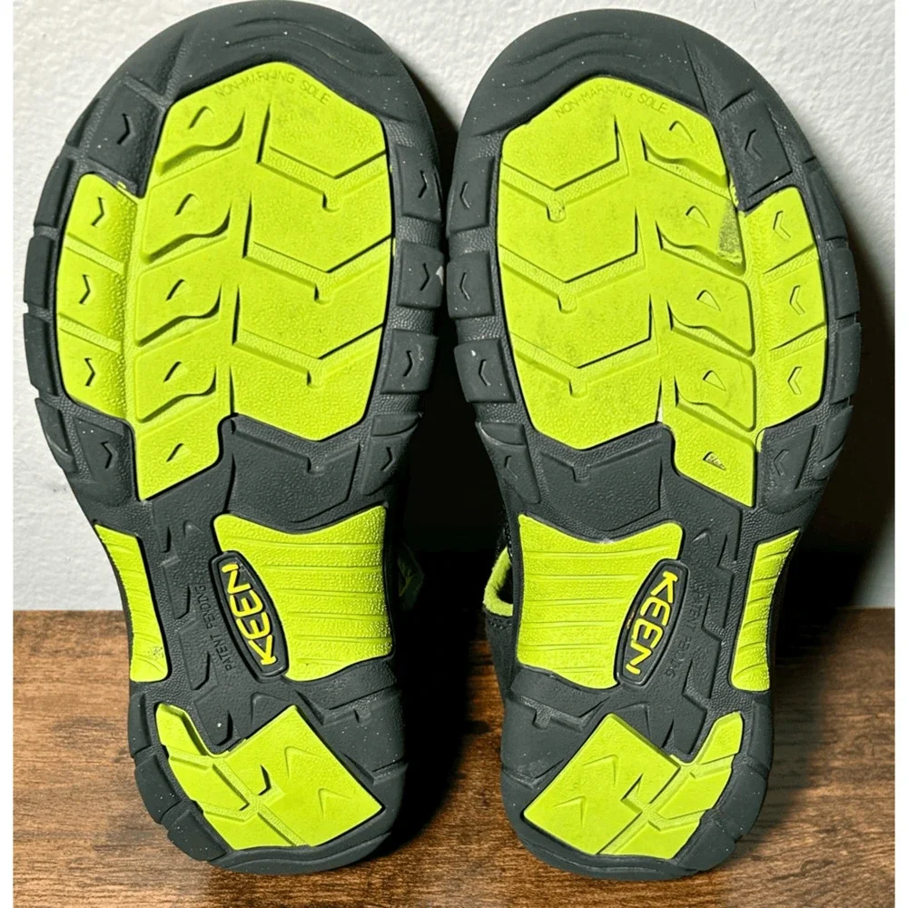 Keen Newport H2 Boys Youth Sandals Black & Neon Green Sz 3